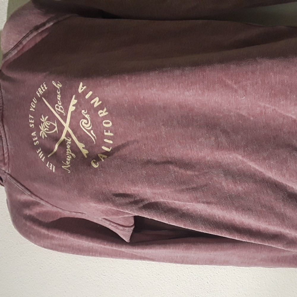 * C5 - VINTAGE LET THE SEA SET YOU FREE NEWPORT BEACH CALIFORNIA SZ. MED HOODIE